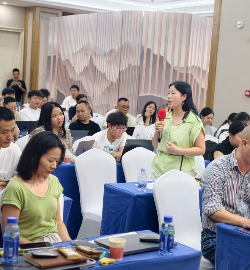 课程现场:学员展示自己的网站数据